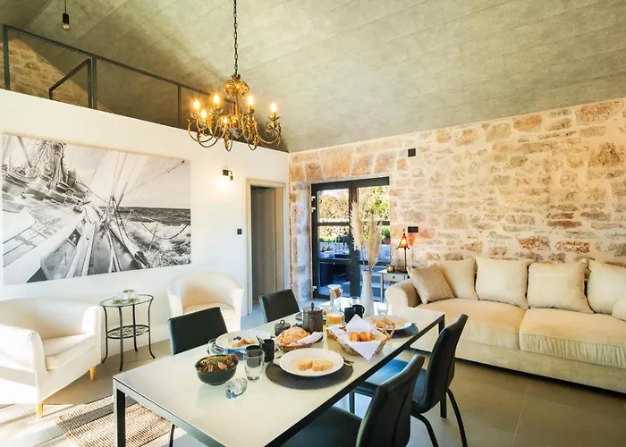 2 Bedroom Gorgeous Home In Gdinj